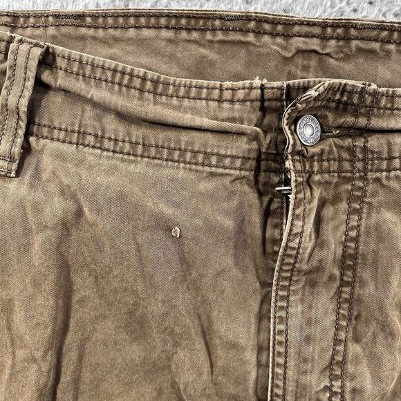 LEVIS CARRIER CARGO SHORTS MENS 42 BROWN FITS 44” WAIST 11” INSEAM POCKETS HIKE - Picture 2 of 8